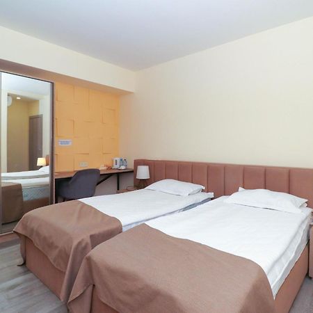 Mandarin Hotel Yerevan Exterior photo