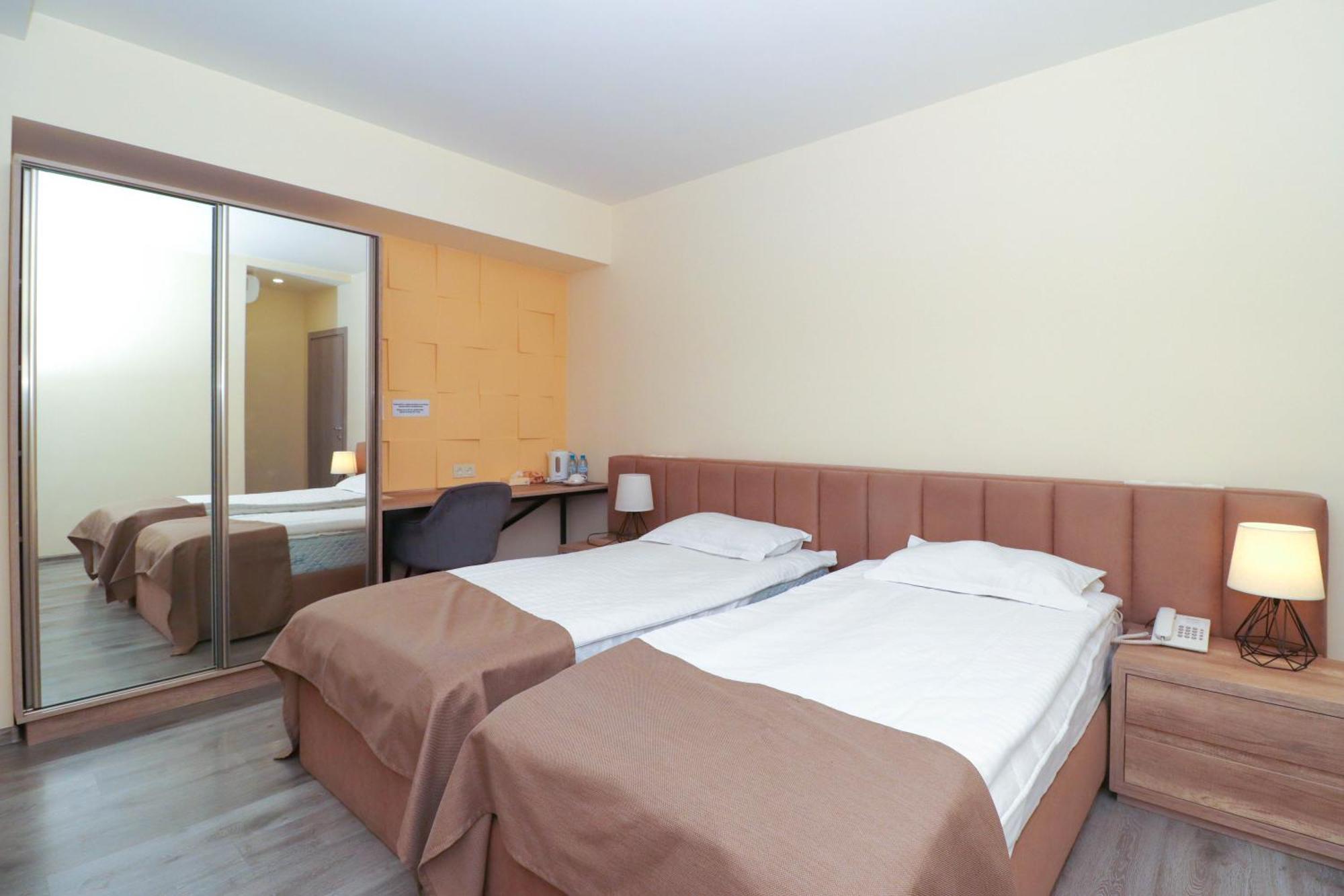 Mandarin Hotel Yerevan Exterior photo