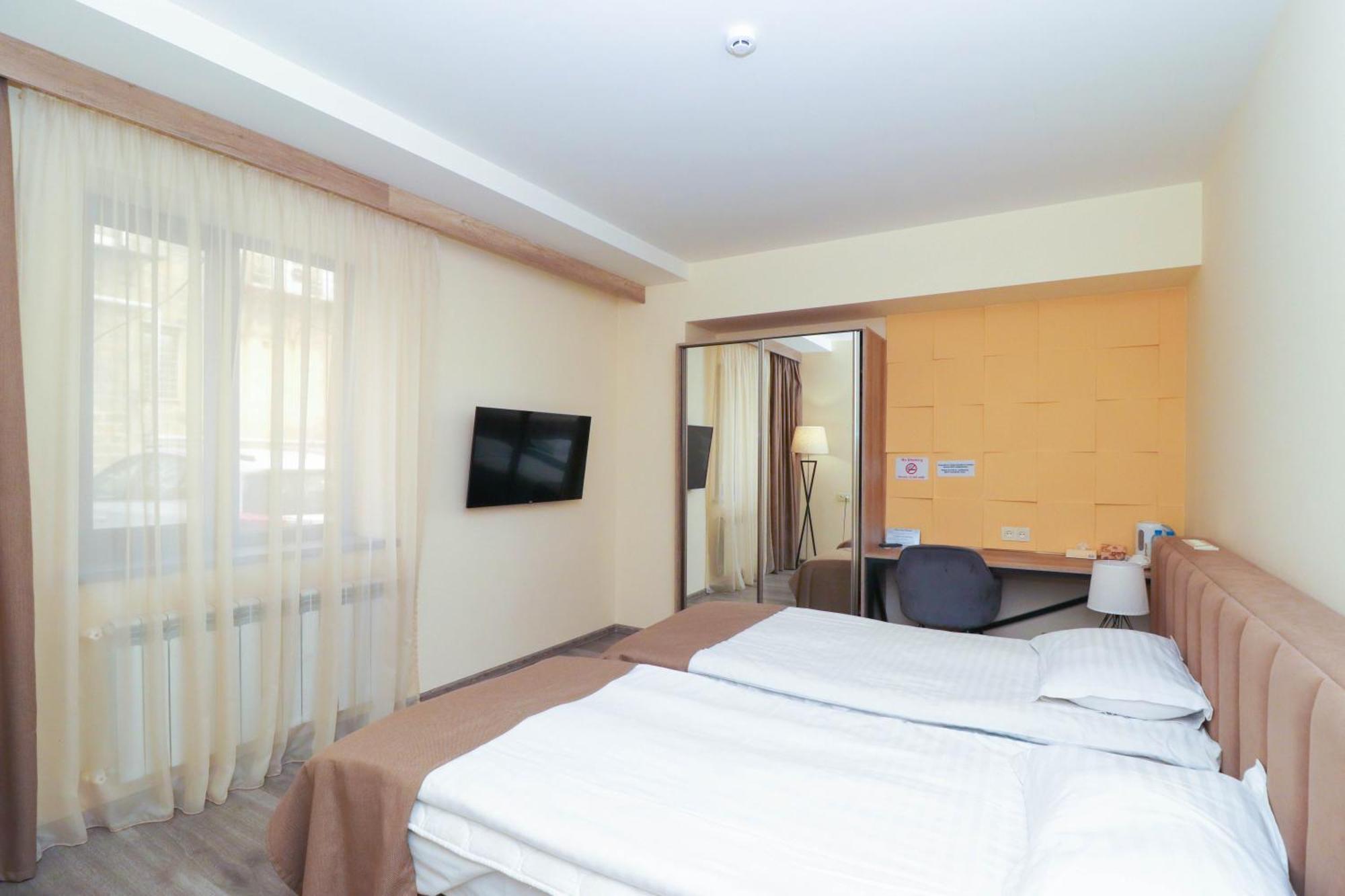 Mandarin Hotel Yerevan Exterior photo