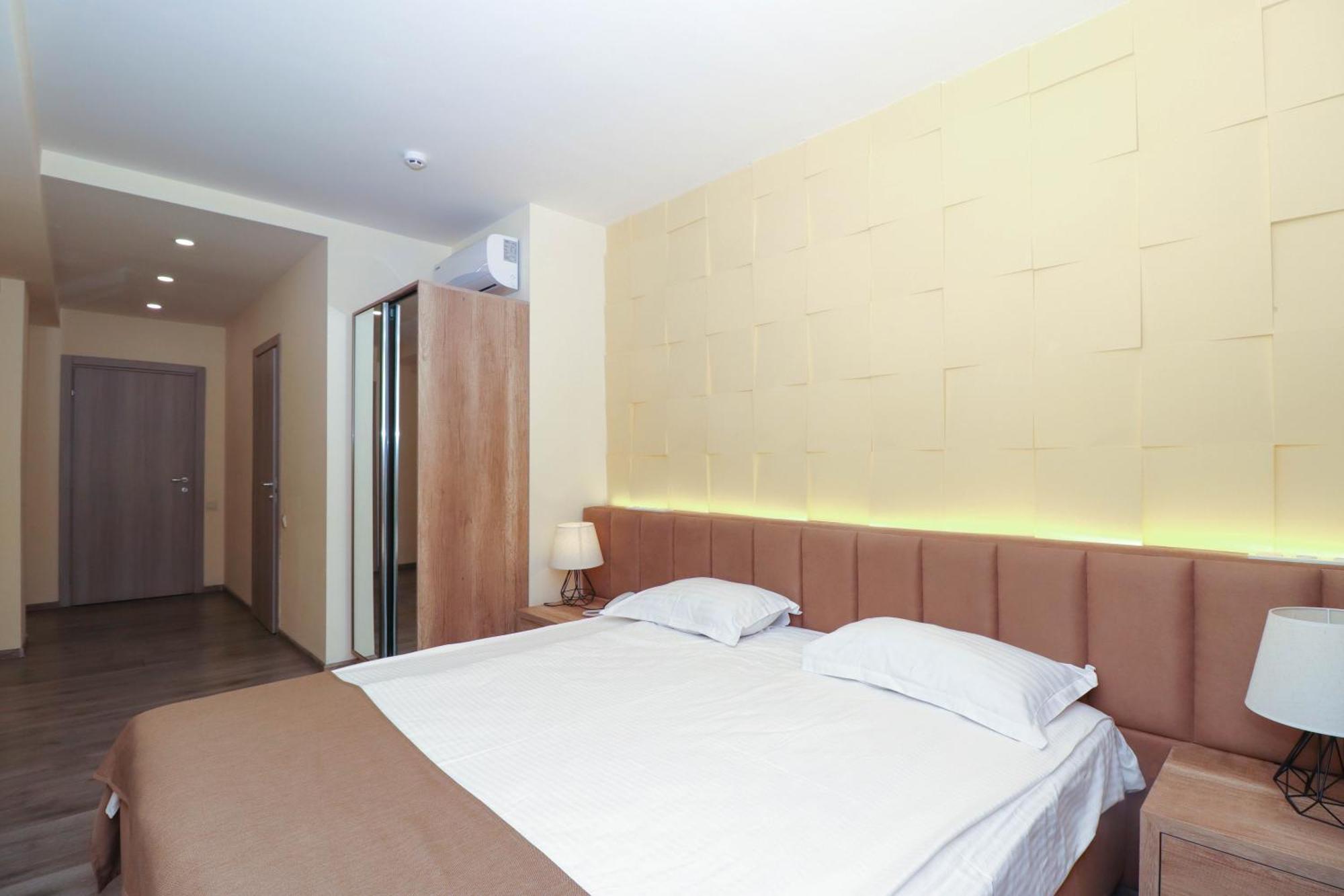 Mandarin Hotel Yerevan Exterior photo